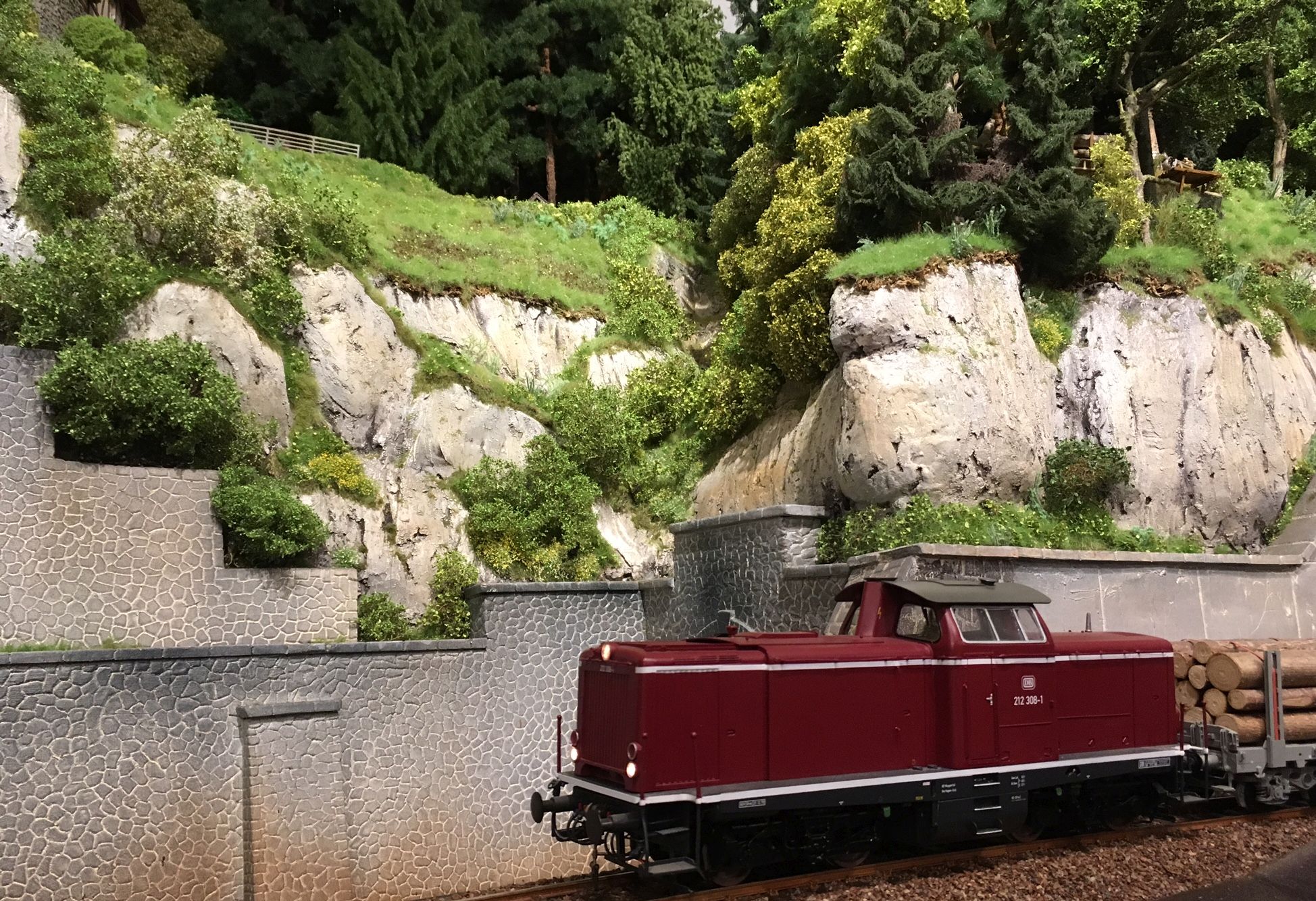 Silhouette 1:45, 1:32